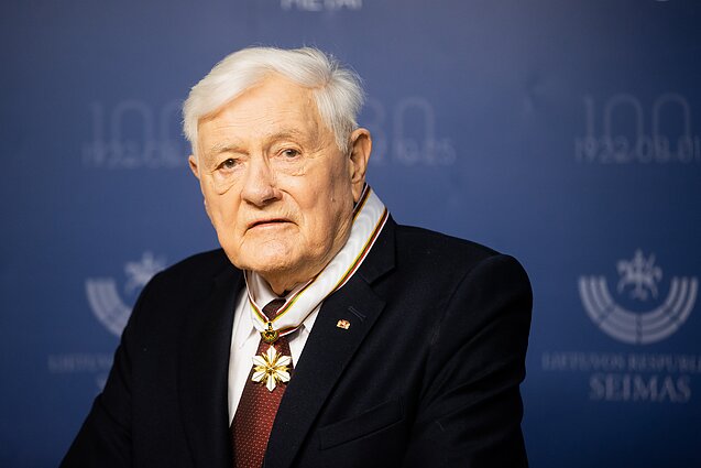 Adamkus: NATO, ES ir Vakarų valstybės turi pakankamai jėgos, kad padėtų išstumti Rusiją iš Ukrainos