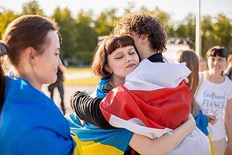 Sostinės Lukiškių aikštėje surengta pirma masinė žuvusių karių ir civilių pagerbimo ceremonija – Lydėtuvės Ukrainos herojams