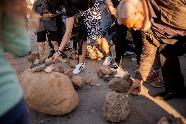 Sostinės Lukiškių aikštėje surengta pirma masinė žuvusių karių ir civilių pagerbimo ceremonija – Lydėtuvės Ukrainos herojams