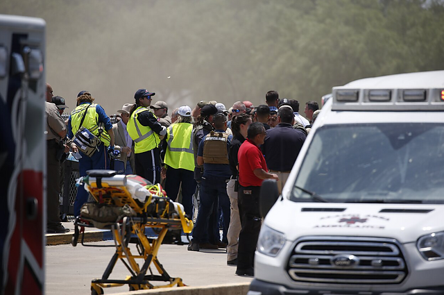 Žinios. Šaudynės JAV: Teksaso pradinėje mokykloje žuvo mažiausiai 21 žmogus