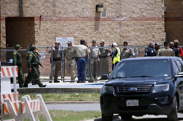 Po šaudynių Teksase – Bideno klausimas amerikiečiams: kodėl masinės šaudynės taip dažnai vyksta tik Amerikoje?