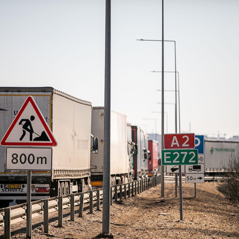 E. Blažio / LRT nuotr., Sunkvežimių spūstis Ukmergės gatvėje