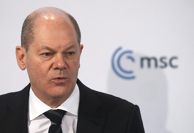 Scholzui teigiant, kad Putinas karo nelaimės, politikai abejoja kancleriu: ar jis nori, kad Ukraina pasiektų pergalę?