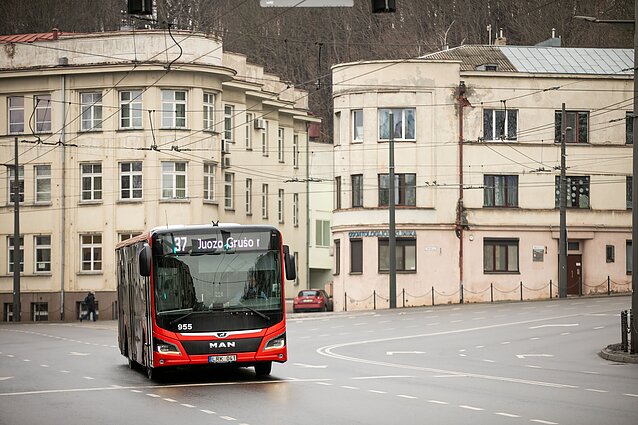 Žinios. Geros naujienos važinėjantiems viešuoju transportu: vis daugiau savivaldybių keliones autobusu daro nemokamas