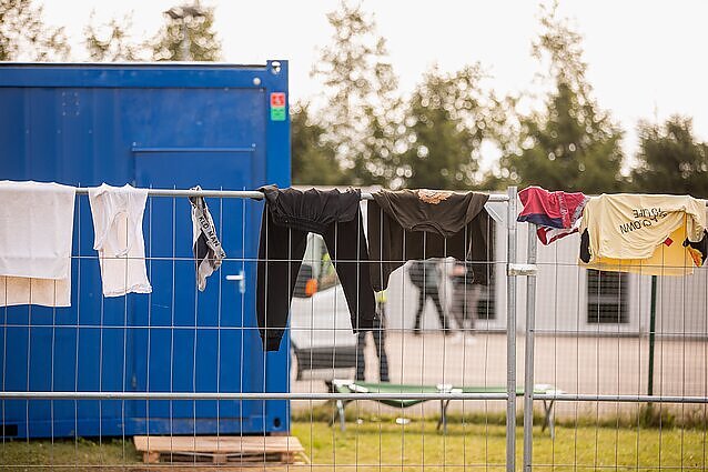 Svarstoma nebepratęsti judėjimo ribojimo per Baltarusiją neteisėtai atvykusiems migrantams: kas jų laukia po šio sprendimo?