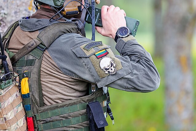 Žinios. Pasitikėjimas Lietuvos kariuomene – rekordinėse aukštumose, pirmoje vietoje išlieka ugniagesiai