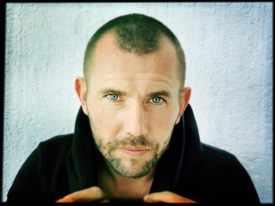 Manto Kvedaravičiaus filmui „Mariupolis 2“ – specialus apdovanojimas Kanų kino festivalyje