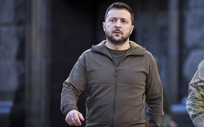 Panorama. Tęsiantis rusų puolimui Ukrainos rytuose, Zelenskis aplankė Charkivo regione kovojančius ukrainiečius