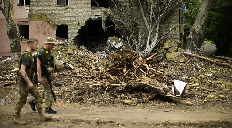 Žinios. Ukrainos rytuose kovos vis intensyvesnės: Sjeverodonecke Rusijos pajėgos sugriovė visą svarbiausią miesto infrastruktūrą