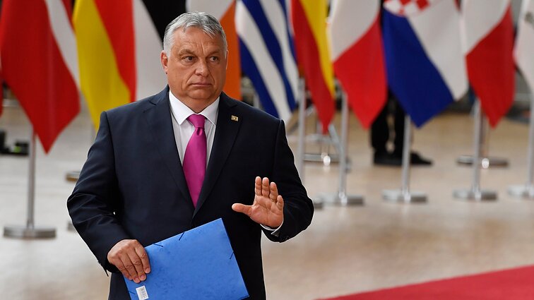 Vengrijos premjeras teigia, kad jokio kompromiso dėl naftos embargo ir sankcijų nėra