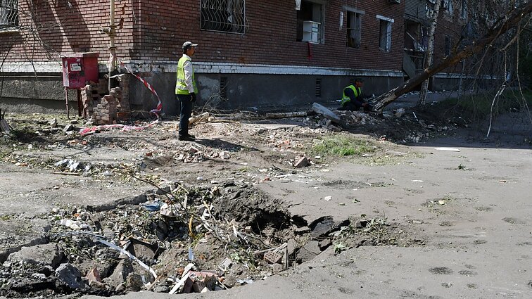 Žinios. Rusija smogė Ukrainos azoto rūgšties gamyklai: ore pasklido toksiški garai