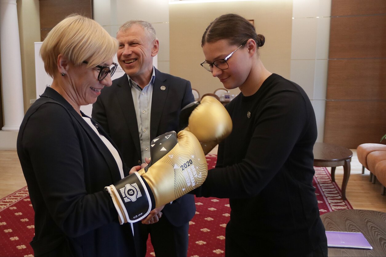 Jurgita Šiugžinienė sveikino Gabrielę Stonkutę Jurgita Šiugžinienė sveikino Gabrielę Stonkutę