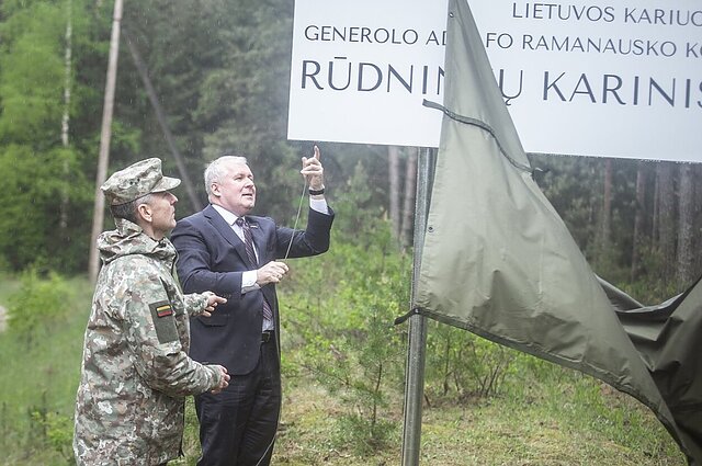 Žinios. Šalčininkų rajone oficialiai atidarytas karinis Rūdninkų poligonas