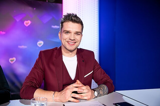 Jonas Nainys pristato naują dainą: rožinius akinius pasidedu į šalį, išleidžiu kūrinį ir džiaugiuosi procesu