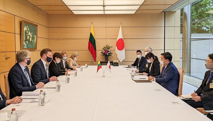 Žinios. Gabrielius Landsbergis prašo Japonijos pagalbos buriant koaliciją Ukrainos grūdams išplukdyti iš Odesos