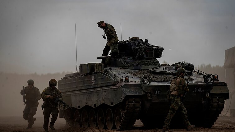 Žinios. Scholzas pažadėjo didinti Lietuvoje dislokuotą NATO batalioną iki brigados