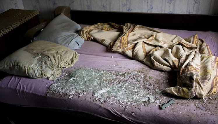 Atsitiktinėse nuotraukose – rusų karių vagystės: savinasi net vaikišką patalynę