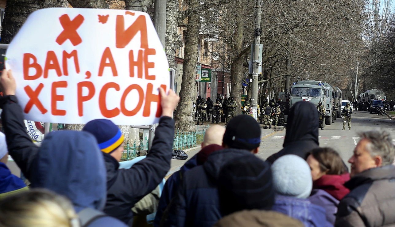 Митинг против российского вторжения в Херсоне, март 2022 года, архив Митинг против российского вторжения в Херсоне, март 2022 года, архив