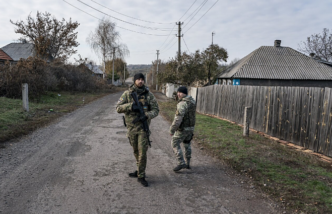 Žinios. Luhansko srities gubernatorius sako, kad ukrainiečių kariams Sjeverodonecke gali tekti atsitraukti iš dalies pozicijų