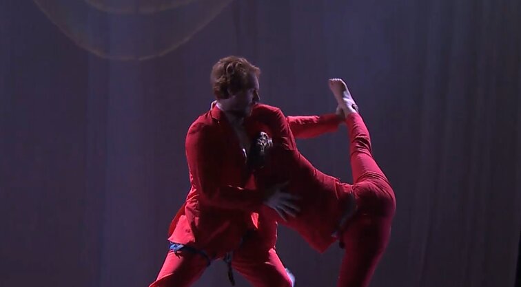 Šiuolaikinio cirko festivalio „Cirkuliacija“ pradžia: pasirodymuose nagrinėjami moterų, vyrų bei porų tarpusavio santykiai