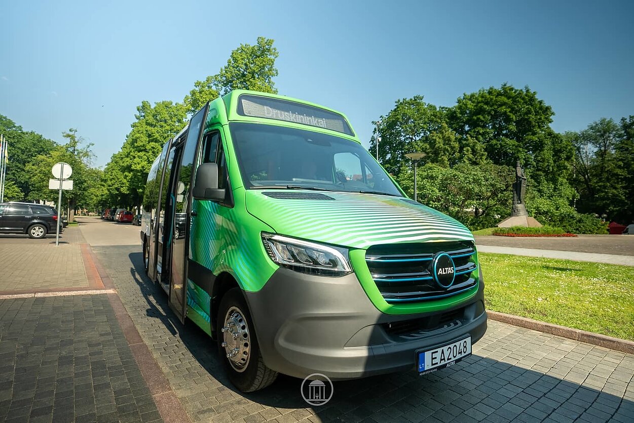 Druskininkuose pristatyti pirmieji elektriniai autobusai