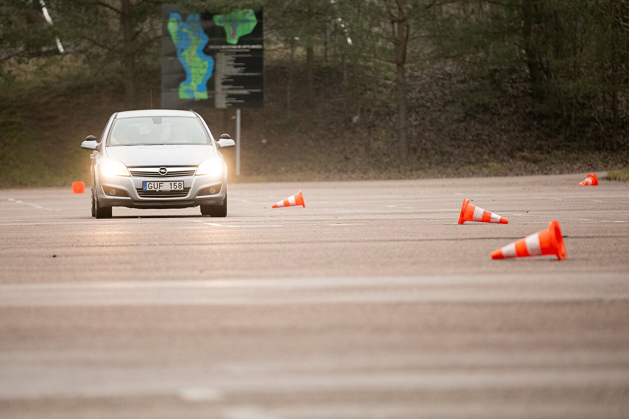 Saugaus vairavimo mokykla