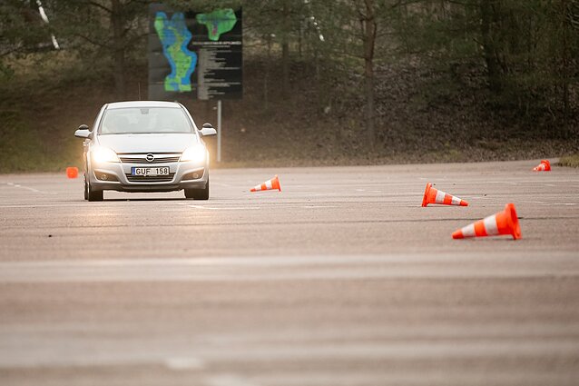 Saugaus vairavimo mokykla