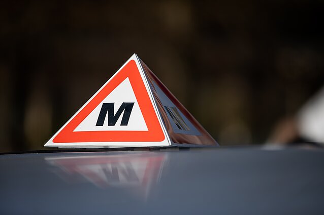 Mokomojo automobilio ženklas