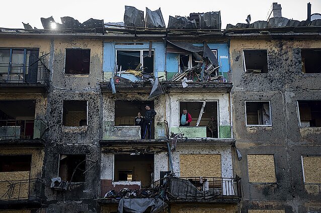 Žinios. Mariupolyje sugriauta virš tūkstančio namų, o po griuvėsiais – apie 100 žuvusiųjų kūnų