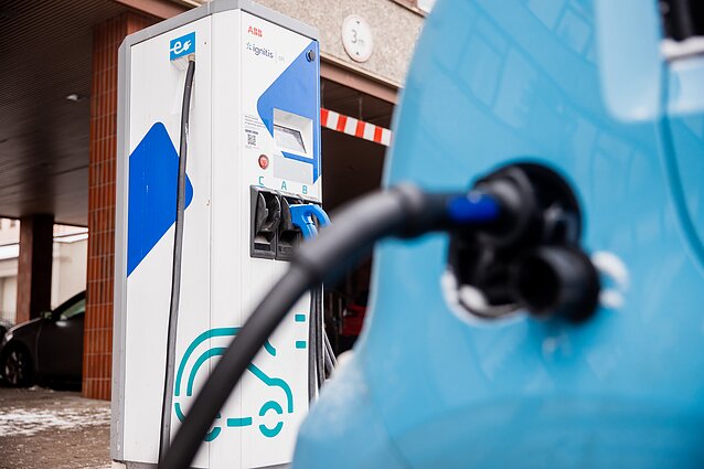 Daugėja melagingų teorijų dėl naujausių technologijų: ekspertų įžvalgomis, tokie įrašai – visuomenės skaldymo įrankis