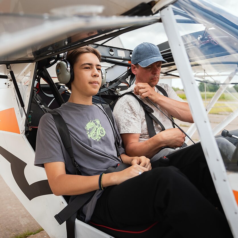 Už Vilniaus. 8 mėn. savo vaiką į orą pakėlęs pilotas iš Kauno: kai moki, tai ir su šluota gali skristi