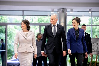 Gitanas Nausėda Seime skaito metinį pranešimą