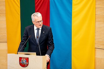 Gitanas Nausėda Seime skaito metinį pranešimą