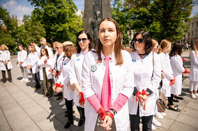 Medikų solidarumo akcija V. Kudirkos aikštėje