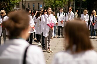Medikų solidarumo akcija V. Kudirkos aikštėje