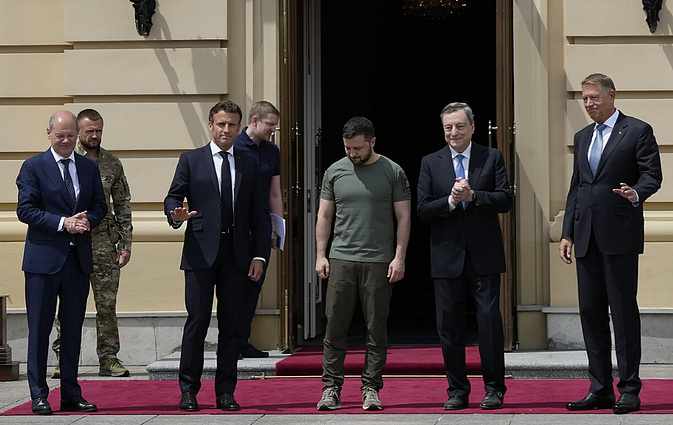Prancūzijos, Vokietijos ir Italijos lyderių vizitas Kyjive: pasitiko oro pavojaus sirenos