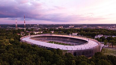 S. Dariaus ir S. Girėno stadione sužaliavo veja S. Dariaus ir S. Girėno stadione sužaliavo veja