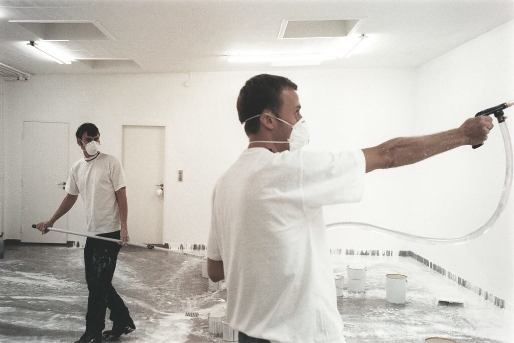 Performansas „12 Hours of White Paint/Powerless Structures“ Performansas „12 Hours of White Paint/Powerless Structures“