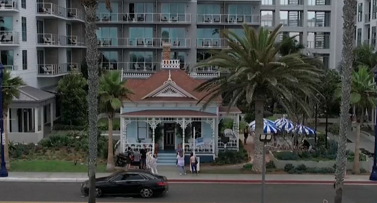 Staigmena filmo „Asai“ gerbėjams: Kalifornijoje duris atvėrė originalus namas