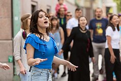 Elžbietos Latėnaitės inicijuotas performansas „ritUAlas“ prie Lietuvos nacionalinio dramos teatro Elžbietos Latėnaitės inicijuotas performansas „ritUAlas“ prie Lietuvos nacionalinio dramos teatro