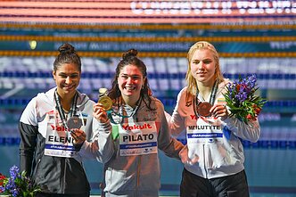 Rūta Meilutytė with the other medalists