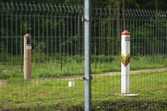 Augant kontrabandos kiekiams iš Baltarusijos, tikimasi, jog ją užkardys fizinė siena ir kameros