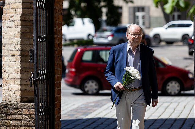 Atsisveikinimas su aktoriumi Regimantu Adomaičiu
