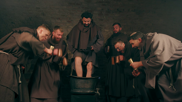 Kadras iš grupės „Antikvariniai Kašpirovskio dantys“ klipo