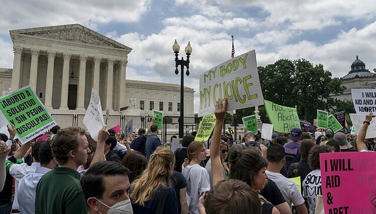 Panorama. JAV Aukščiausiasis Teismas priėmė sprendimą, panaikinantį moterų teisę į abortus