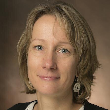 Homo cultus. Ten ir atgal. Kas yra „normalumas“? Apie Rožytę ir sovietinį humorą – pokalbis su Neringa Klumbyte