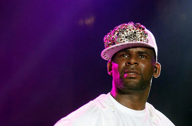 Žinios. JAV teismas skyrė 30 metų kalėjimo bausmę atilkėjui R. Kelly
