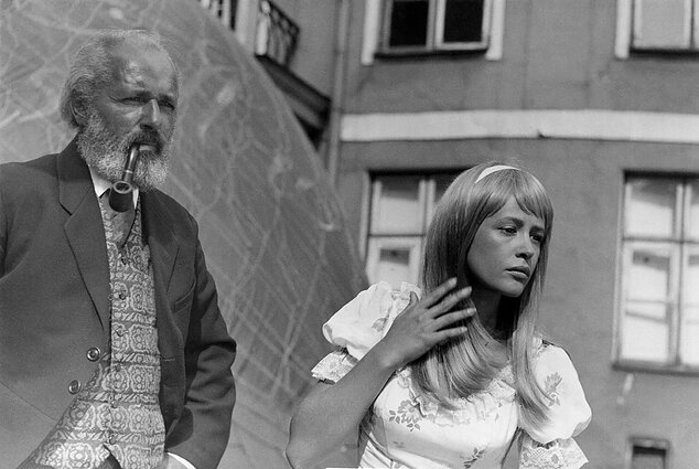 Petersonas – Vytautas Paukštė, Leida – Marina Nejolova. „Sulaužyta pasaga“. Rež. Semionas Aranovičius. „Lenfilm“, 1973