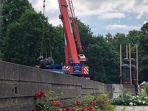 Klaipėdoje demontuojamas sovietinis memorialas Klaipėdoje demontuojamas sovietinis memorialas