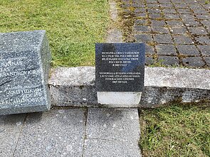 Paminklas Alksnynėje Paminklas Alksnynėje